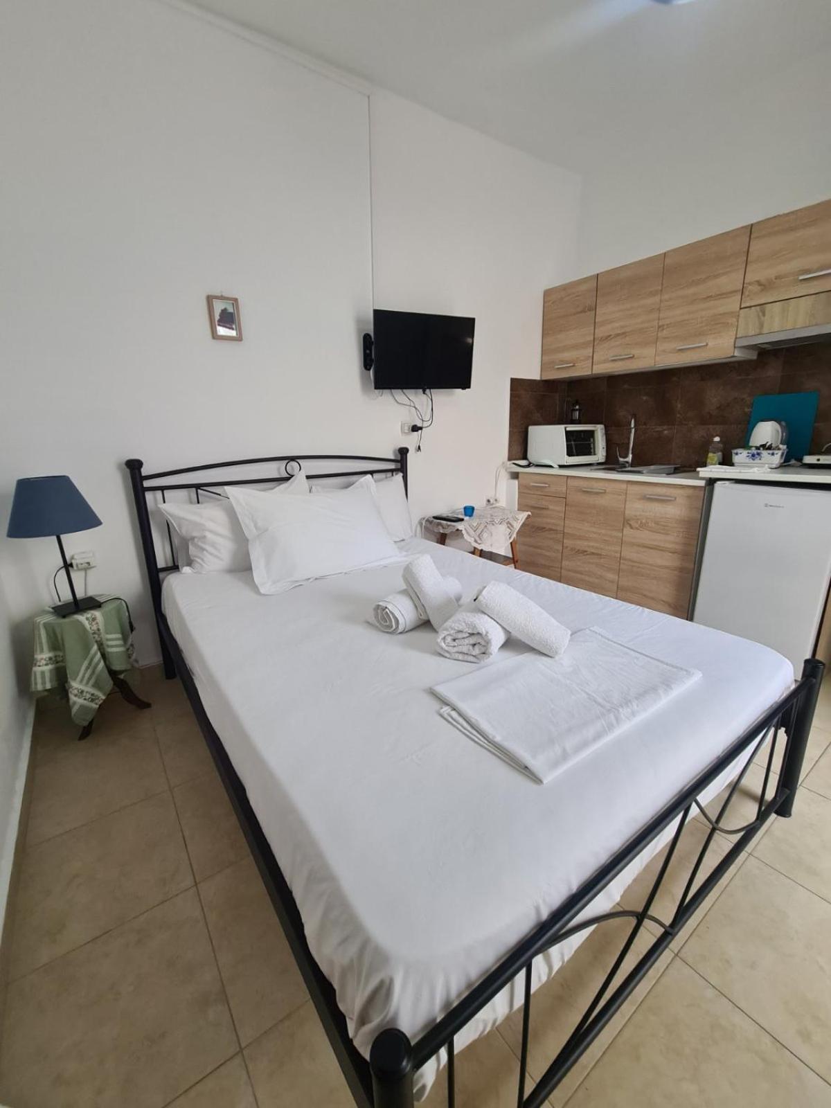 Aithra -Cosy Studio In Centre Of Poros Poros Town Extérieur photo