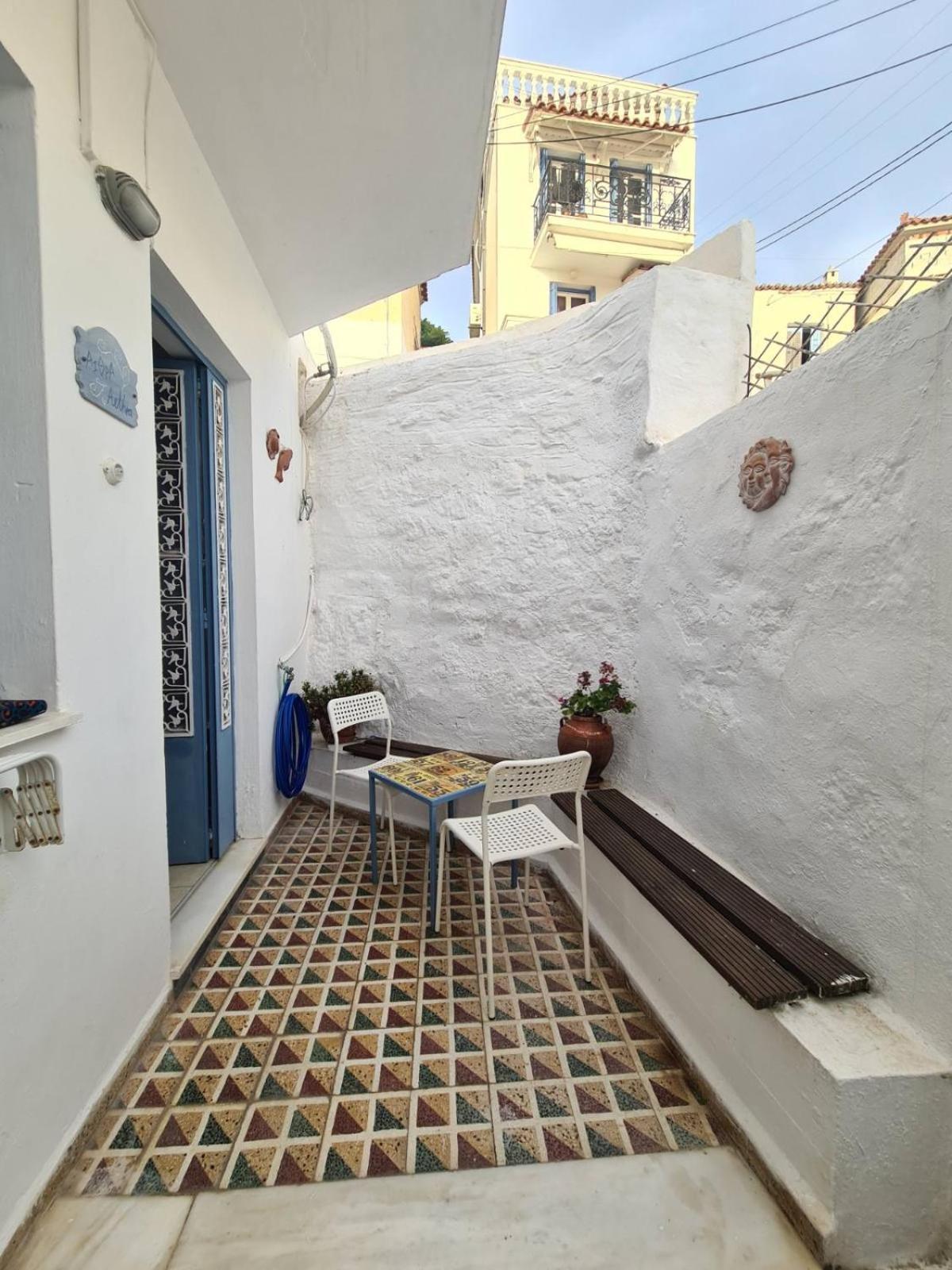 Aithra -Cosy Studio In Centre Of Poros Poros Town Extérieur photo